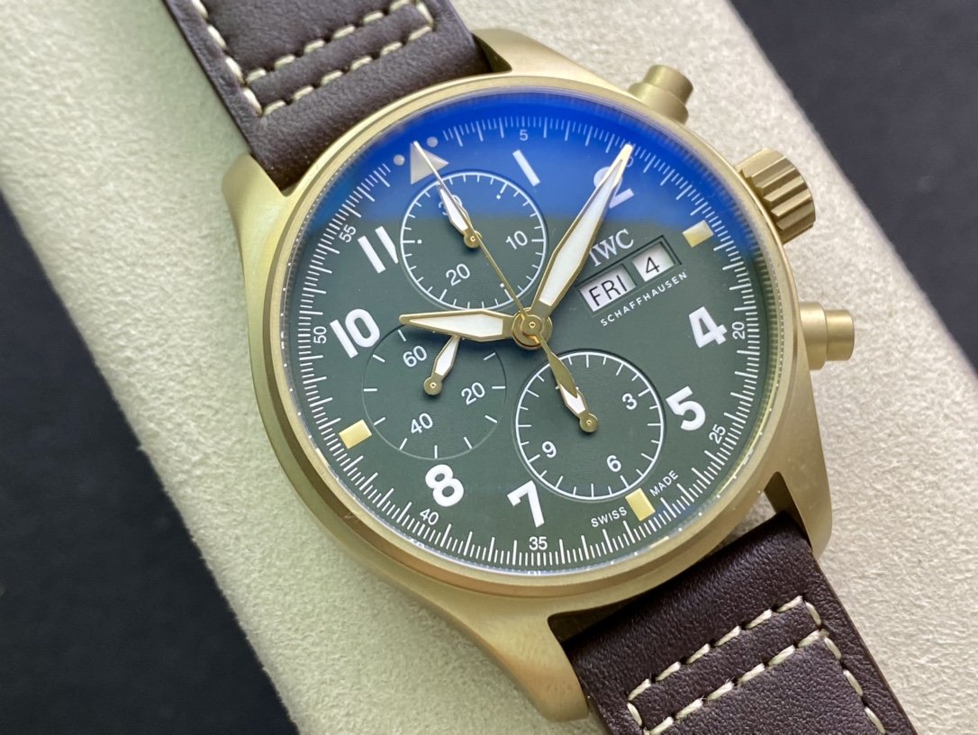 PILOT DAY-DATE CHRONOGRAPH RED GOLD GREEN DIAL