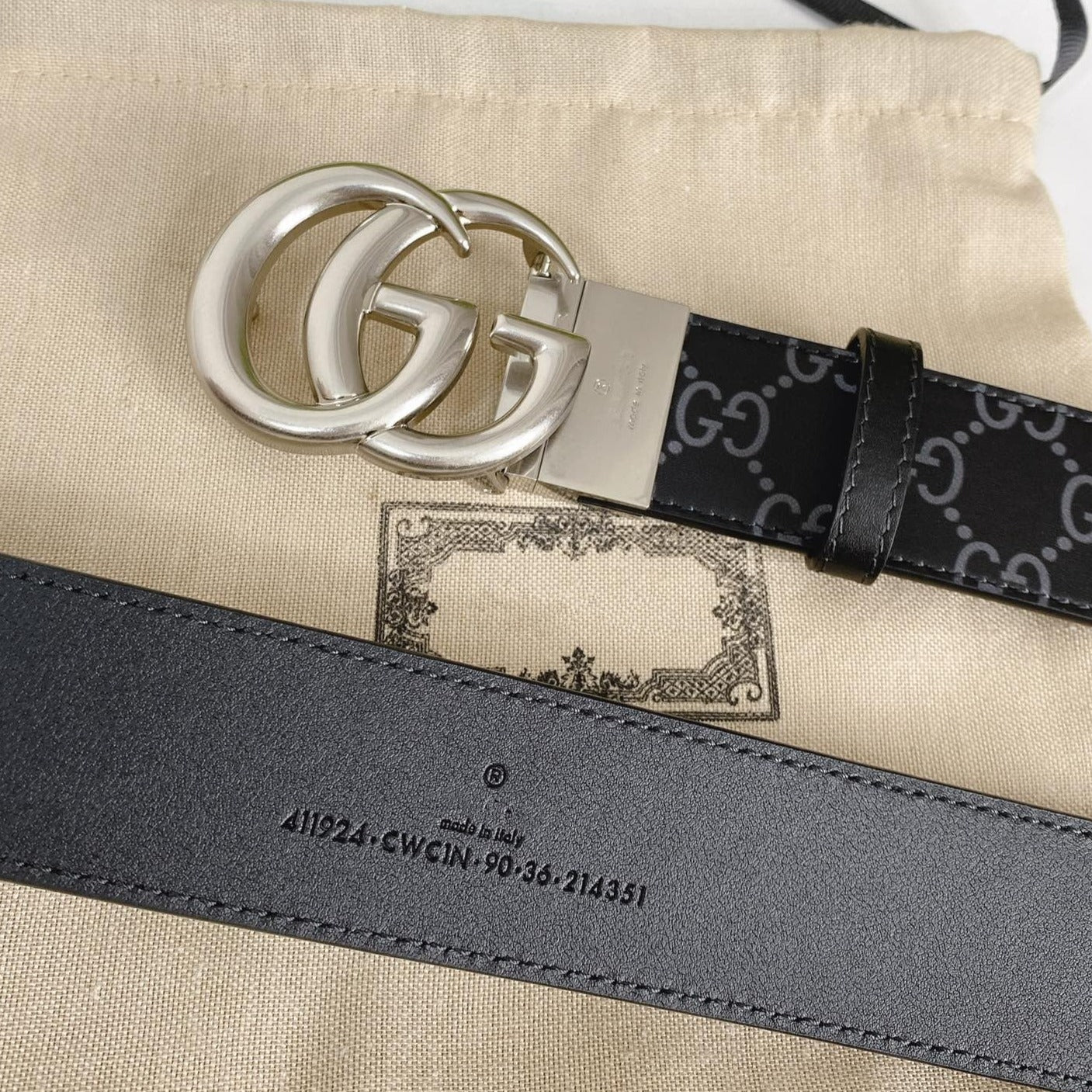 DOUBLE G SILVER BUCKLE 38MM BLACK LEATHER GREY MONOGRAM