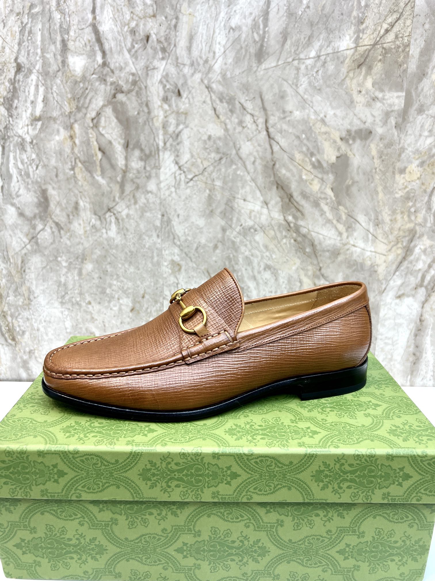 GG Men's Horsebit Loafer Brown Embossed Cowhide 522564