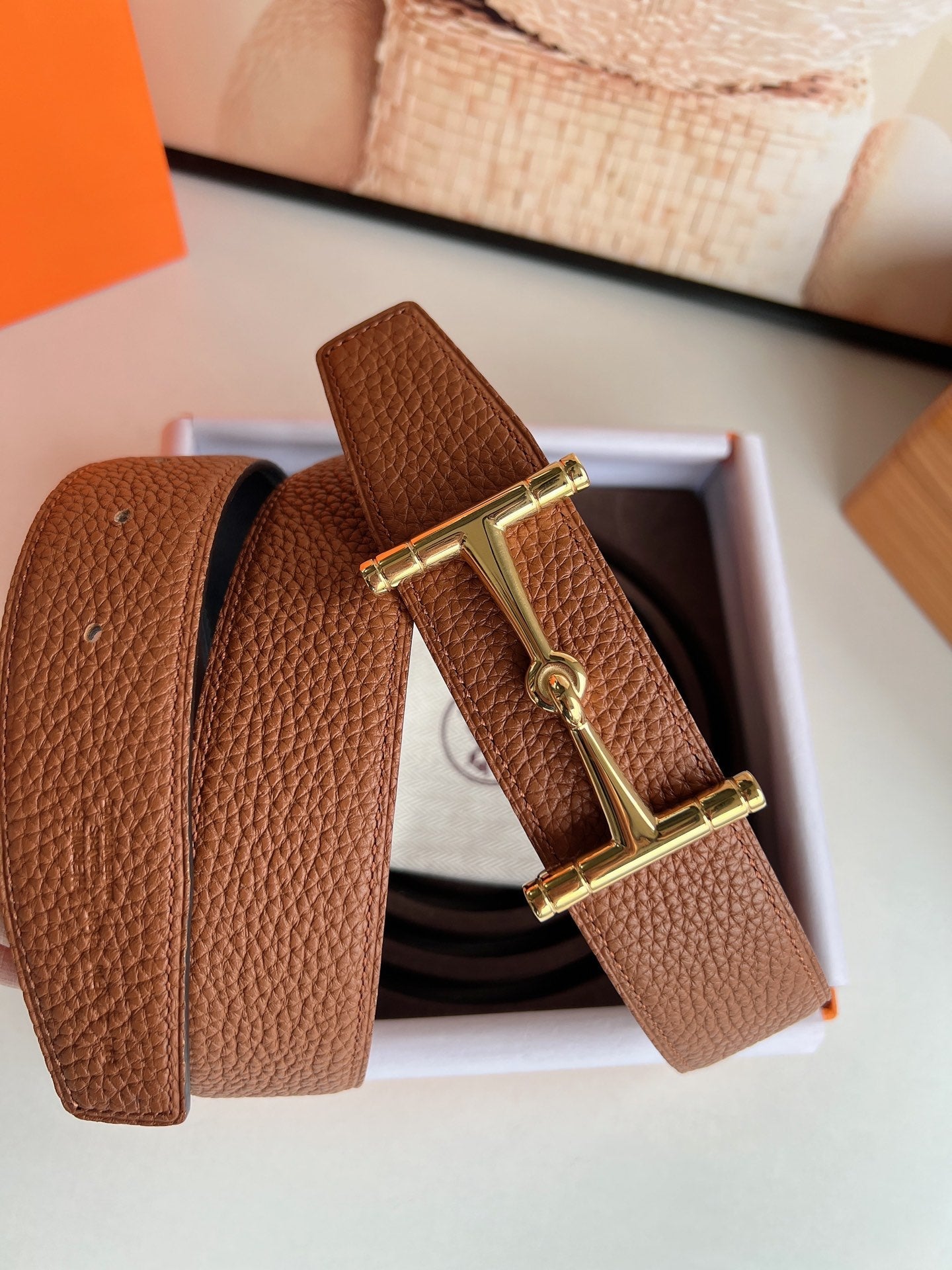 HM JUMBO BELT BUCKLE & REVERSIBLE CIDER ORANGE AND BLACK LEATHER STRAP 38 MM GOLD HARDWARE