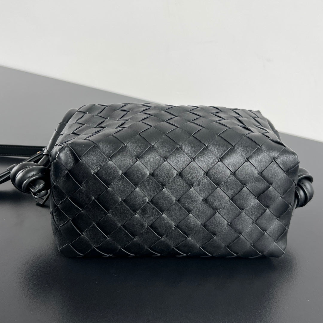 BV Loop Top Handle 19cm Black Lambskin