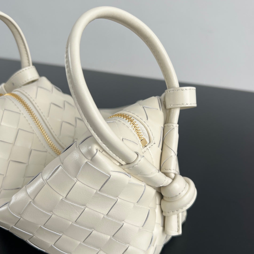 BV Loop Top Handle 19cm Cream Lambskin