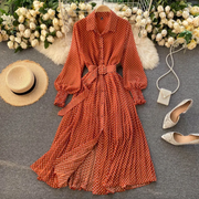 Elara | Robe Plissée avec Boutons et Ceinture