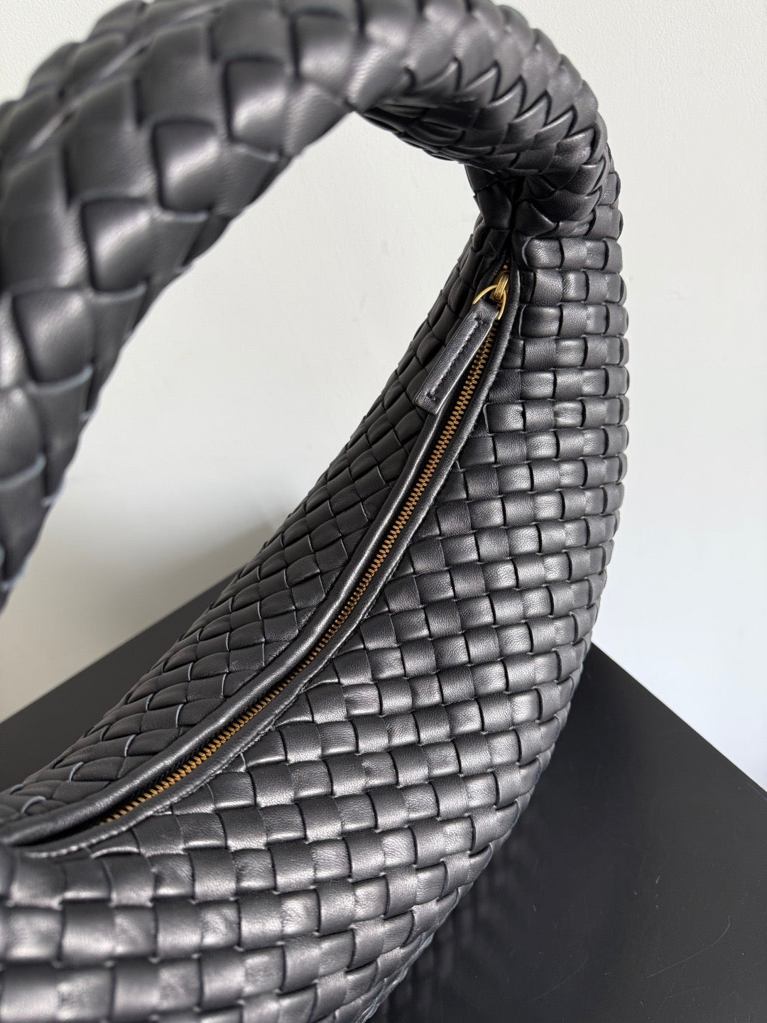 BV 2026 Veneta Medium Bag 44cm Black Lambskin