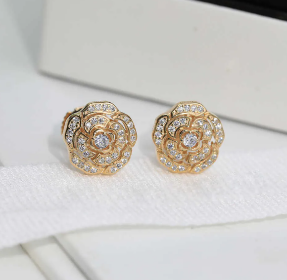 BOUTON CAMELIA DIAMOND STUD EARRINGS