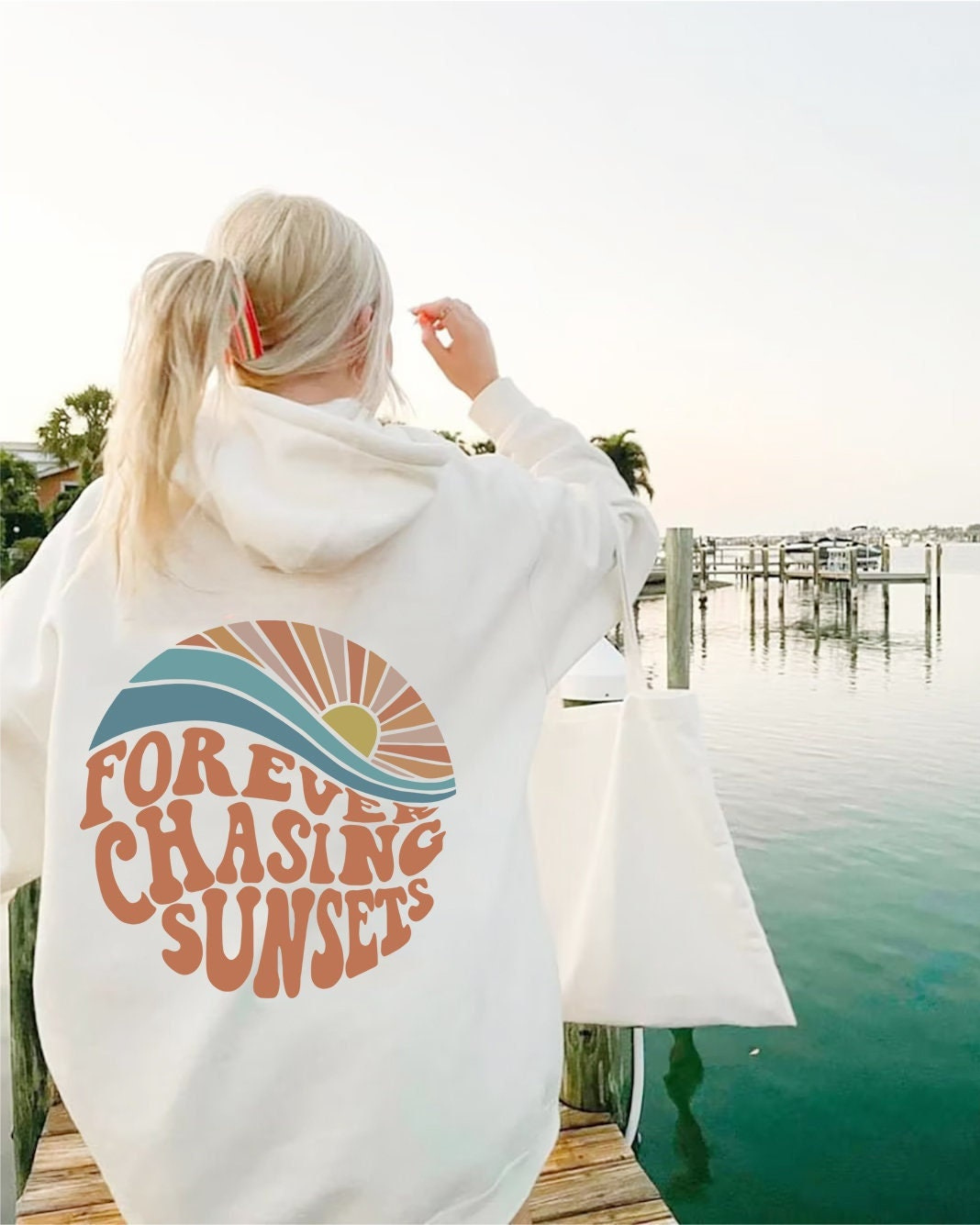 Kira -  Stylish Hoodie "Forever chasing sunsets"