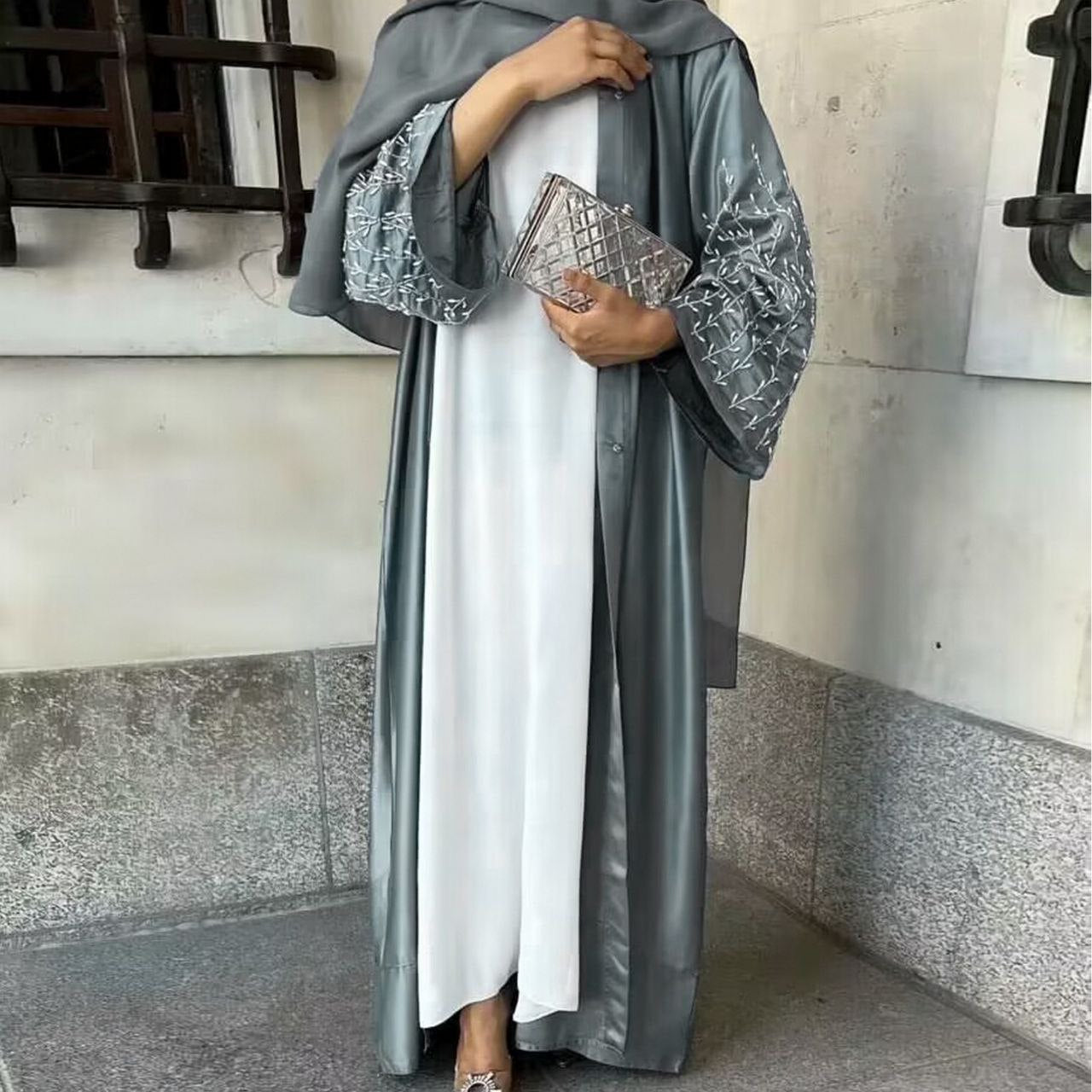 Abaya Perlée Faite à la Main