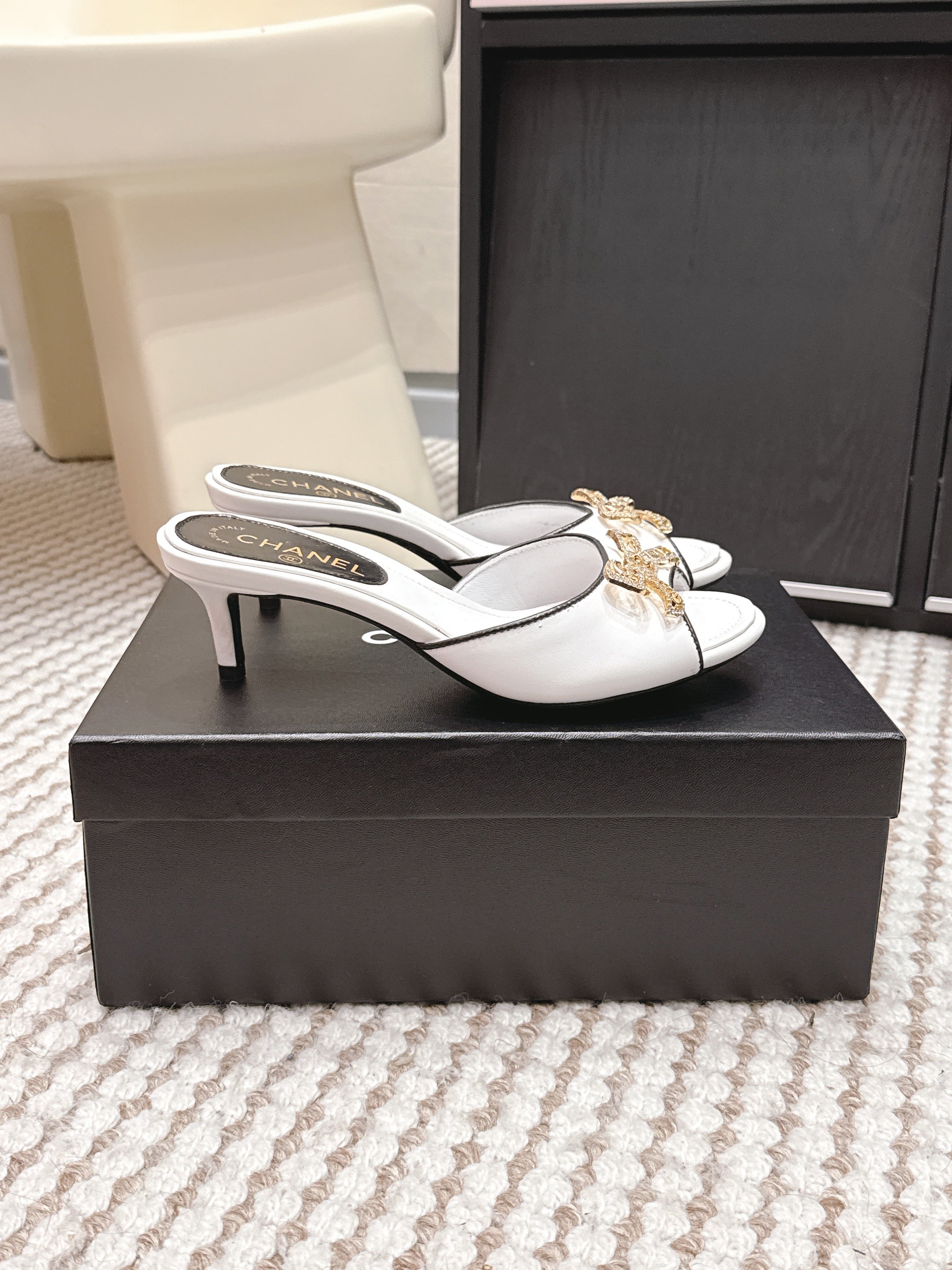 CC 26s Stiletto Sandals 55 White Leather 652570