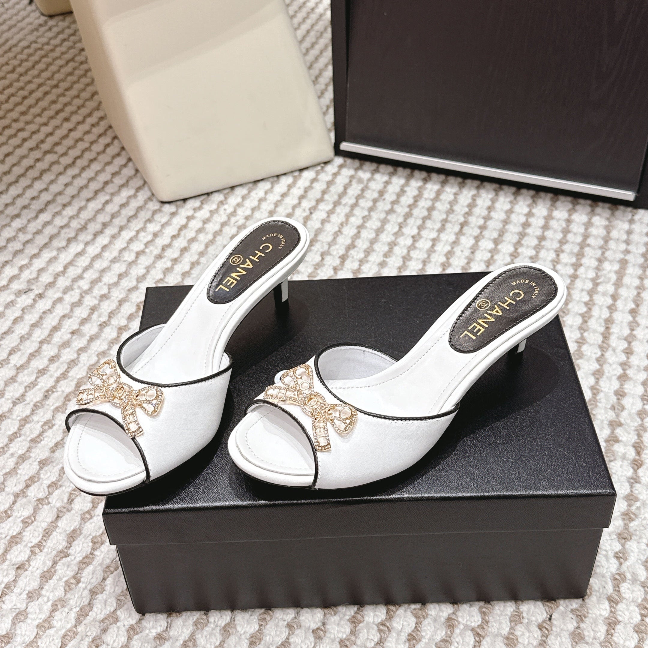 CC 26s Stiletto Sandals 55 White Leather 652570