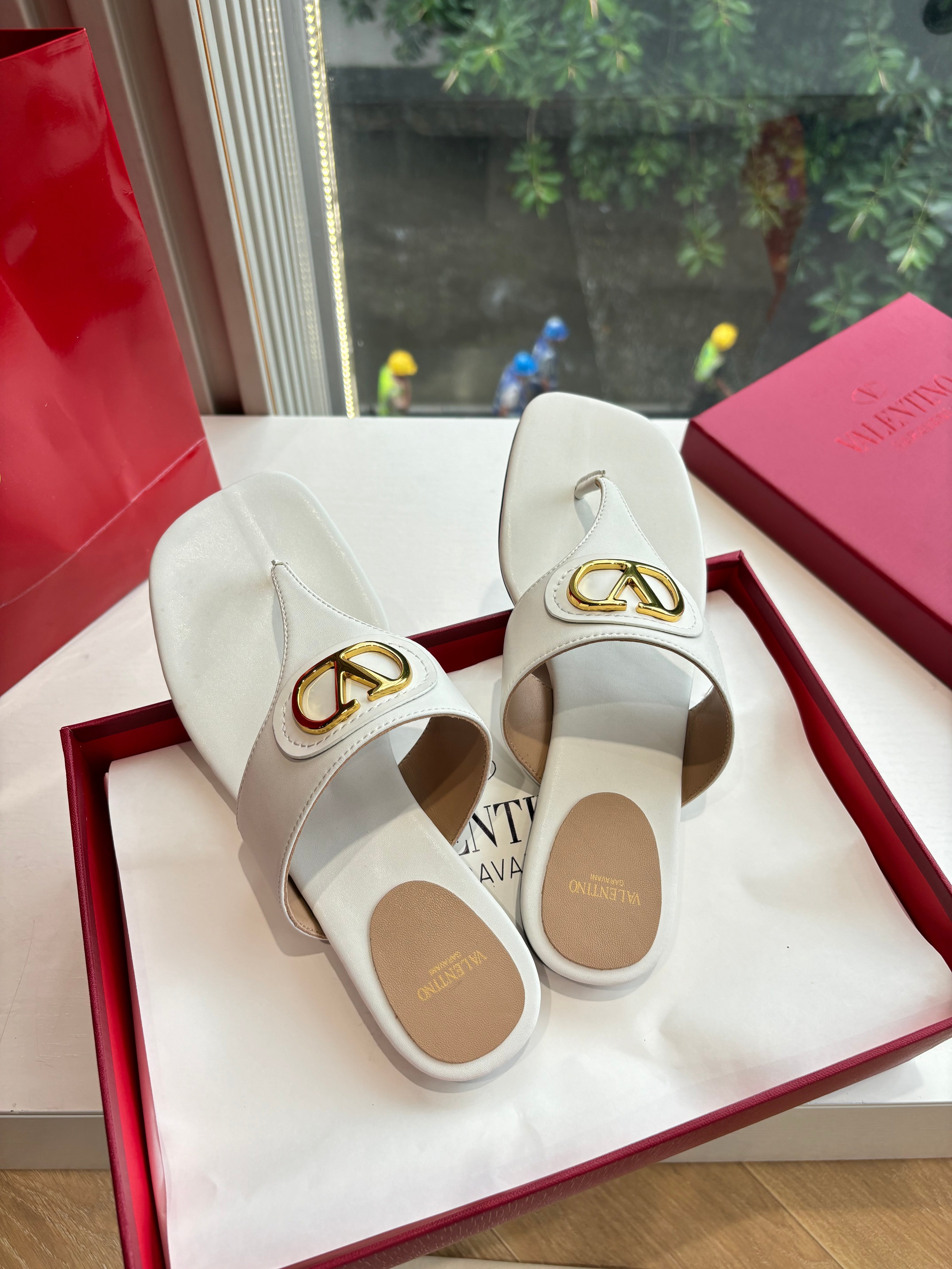 VT 25 Thong Sandals White Sheepskin Slide 358148
