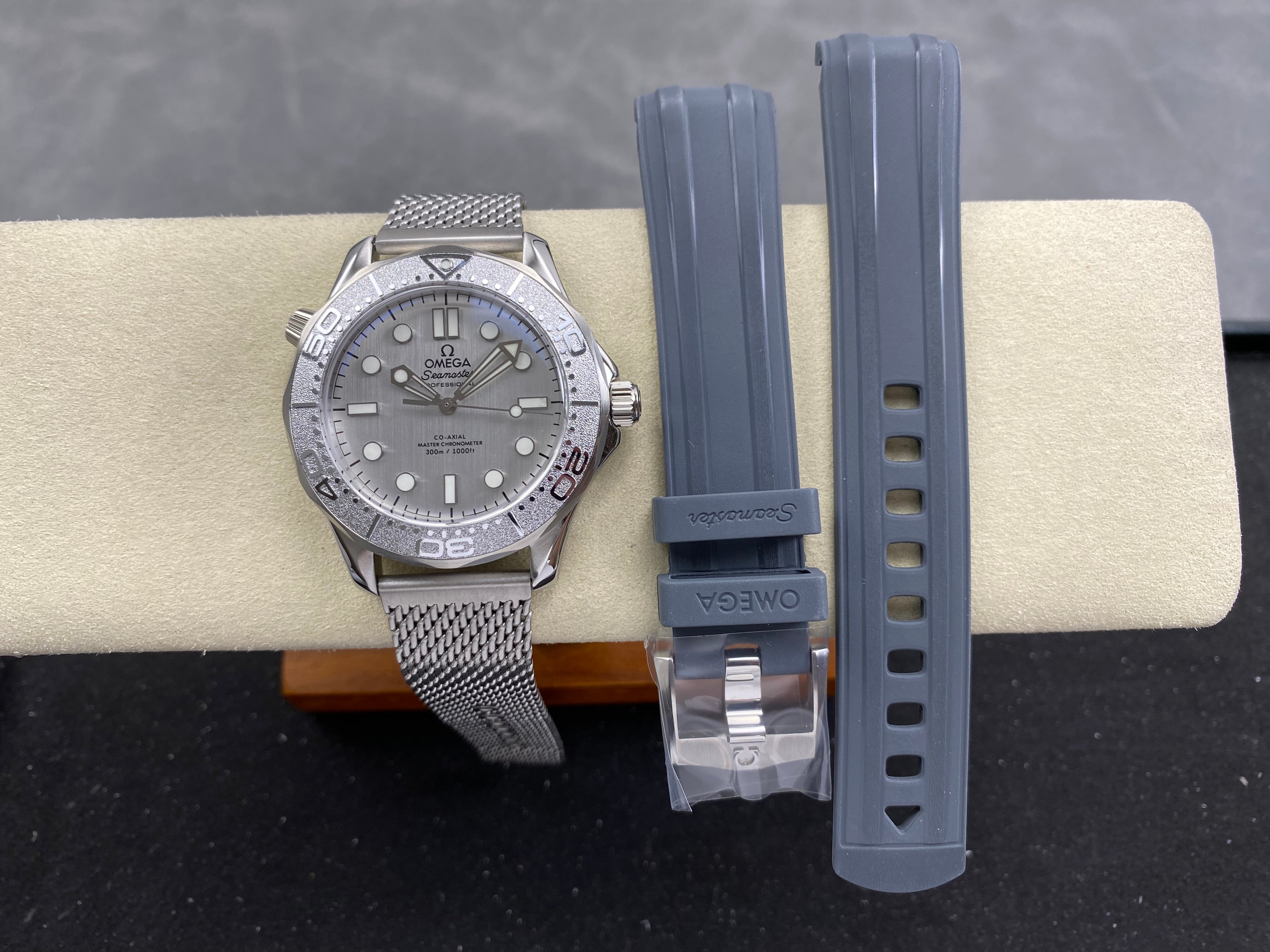 Omega Seamaster 42mm Gray Dial Sliver Bezel Steel