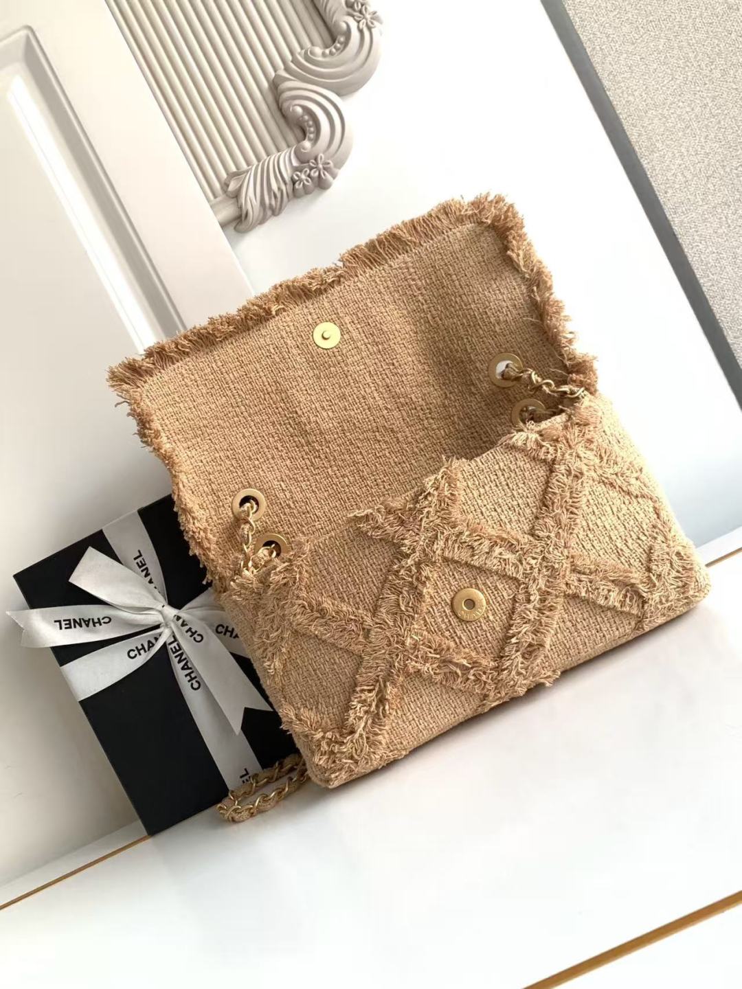 CC 2025 Crochet 27cm Beige Tweed Fabric