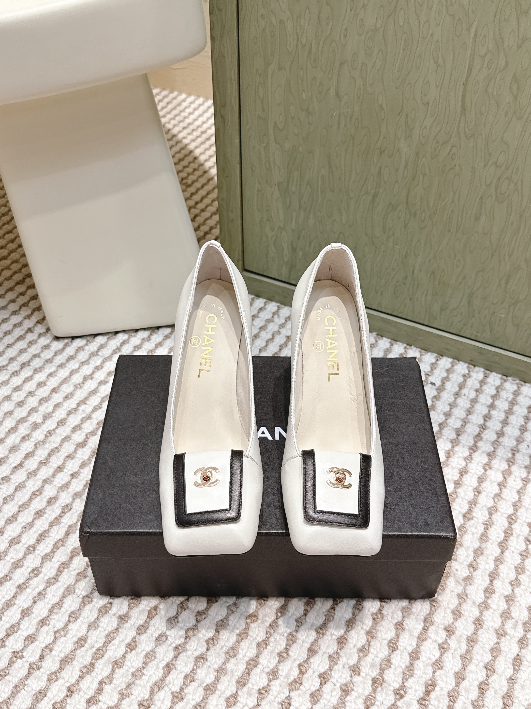 Chanel 2026 Pump White And Black Lambskin 653538