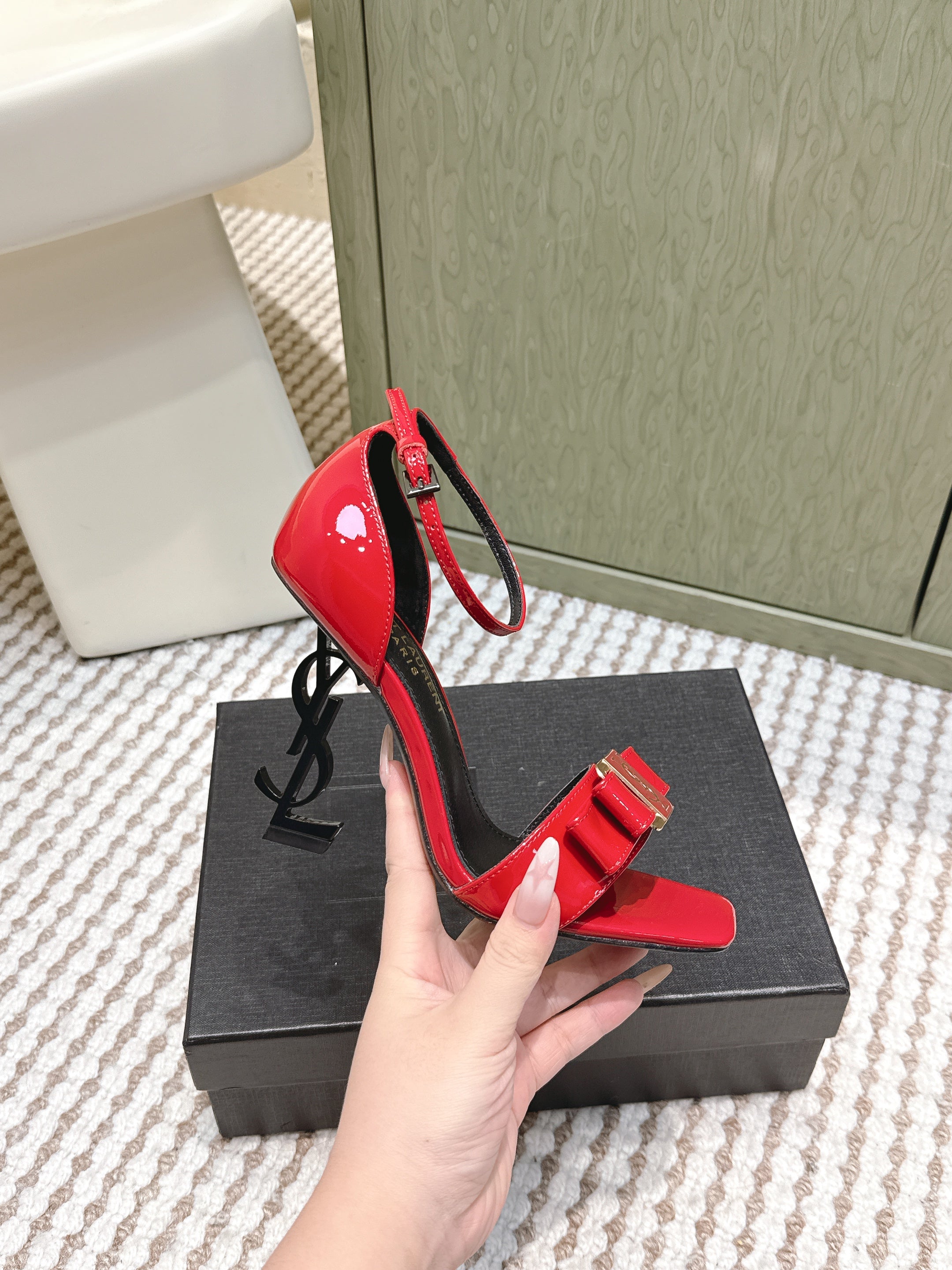 YSL 26ss High-Heeled Sandals 85 Red Black Patent Leather 654677