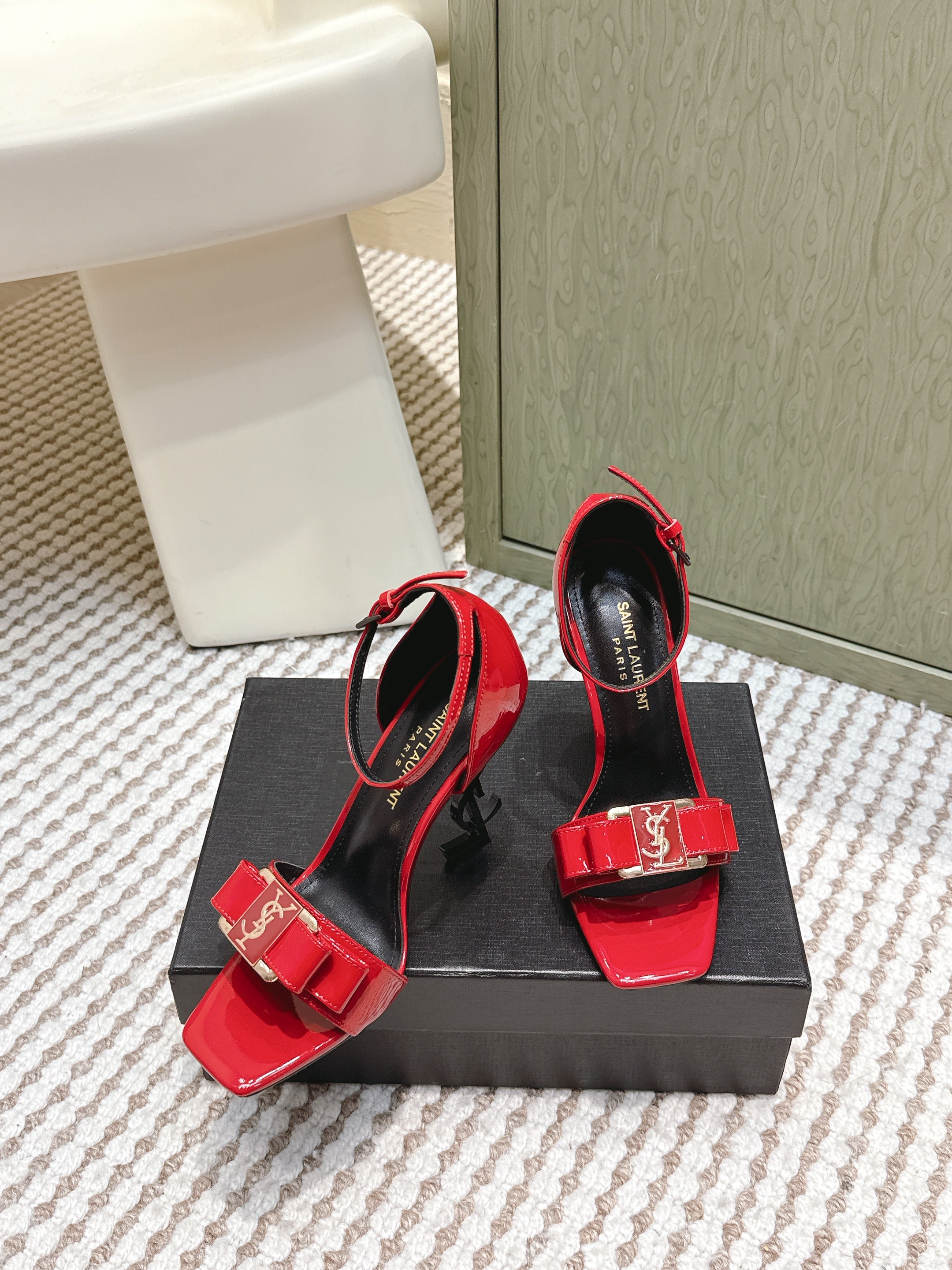 YSL 26ss High-Heeled Sandals 85 Red Black Patent Leather 654677