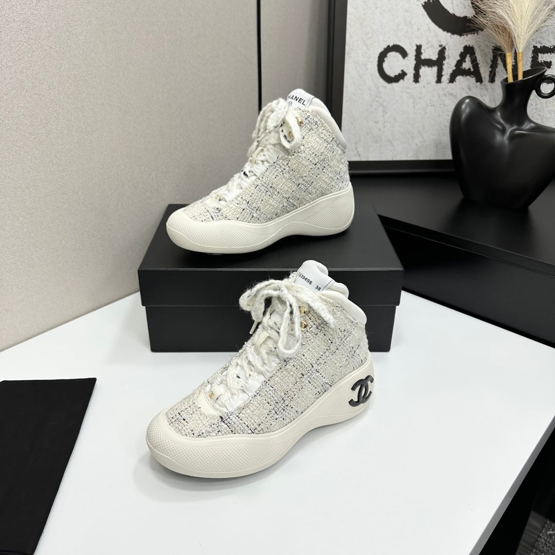 CC 26s Casual Sneakers Ivory Black Fabric Sheepskin 626369