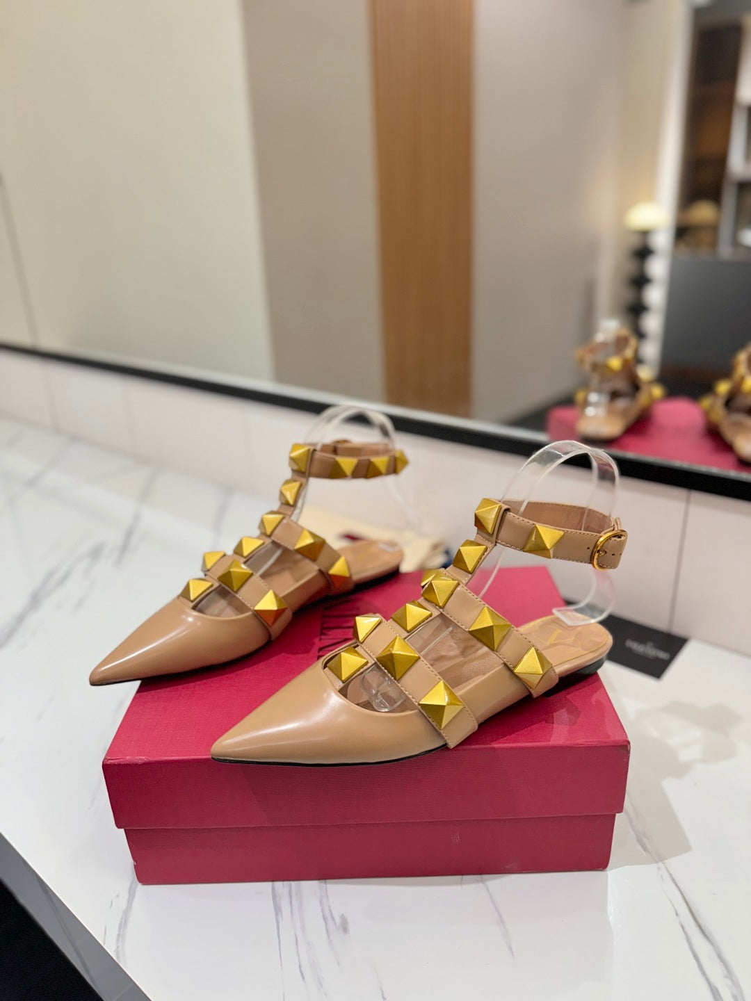 VT Rockstud Sandals Flat Nude Gold Cowhide