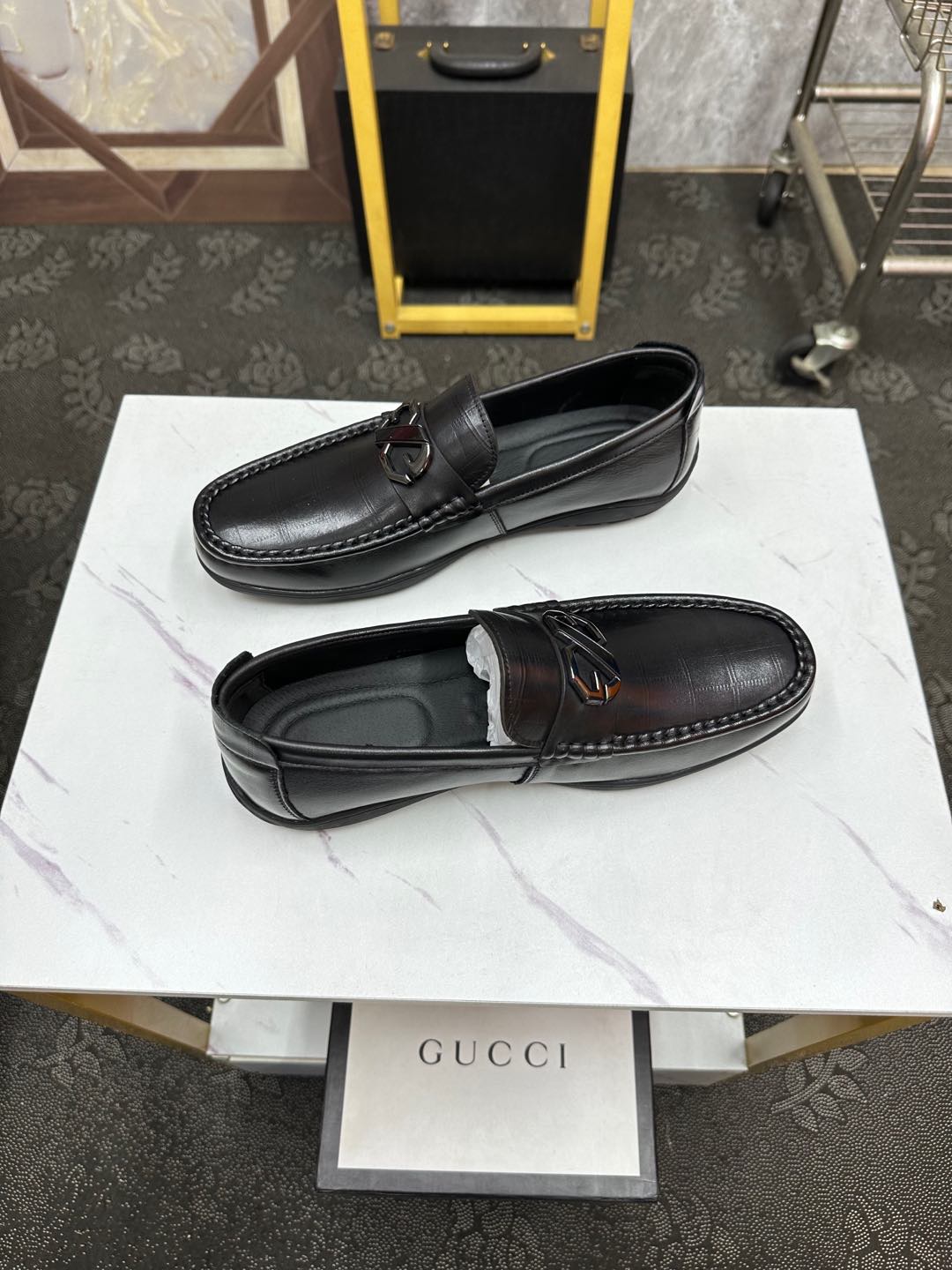 GG Men's Loafer Black Embossed Cowhide 532512