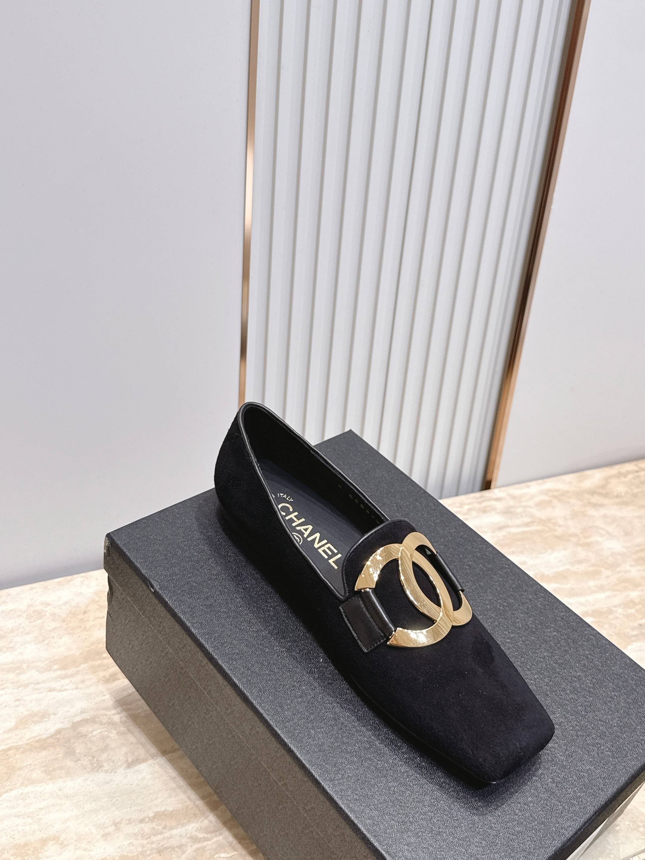 Channel 2026 Loafer 10mm Suede Calfskin 899021