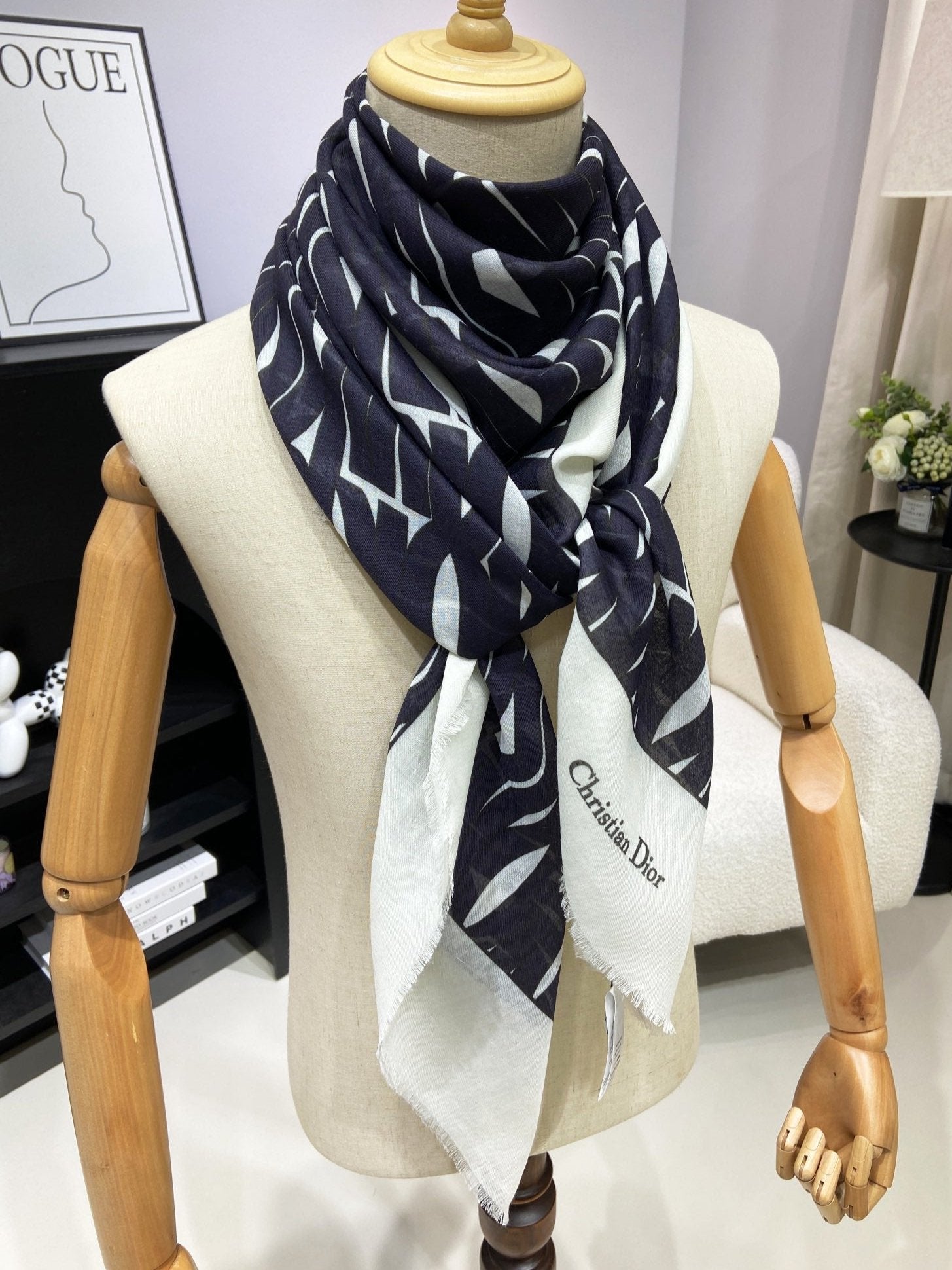MISS DIOR ALLOVER SHAWL IN BLACK MIX WHITE SILK CASHMERE