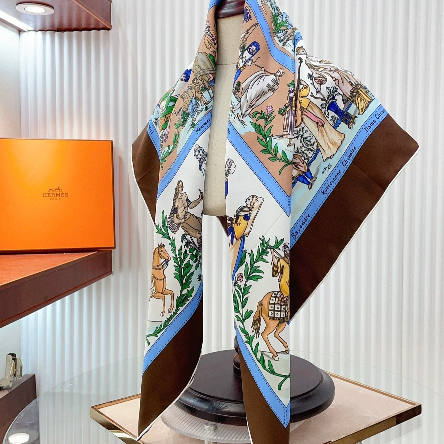 Costumes Civils Actuels Scarf 90 CM In White Colorful Silk Twill 249934