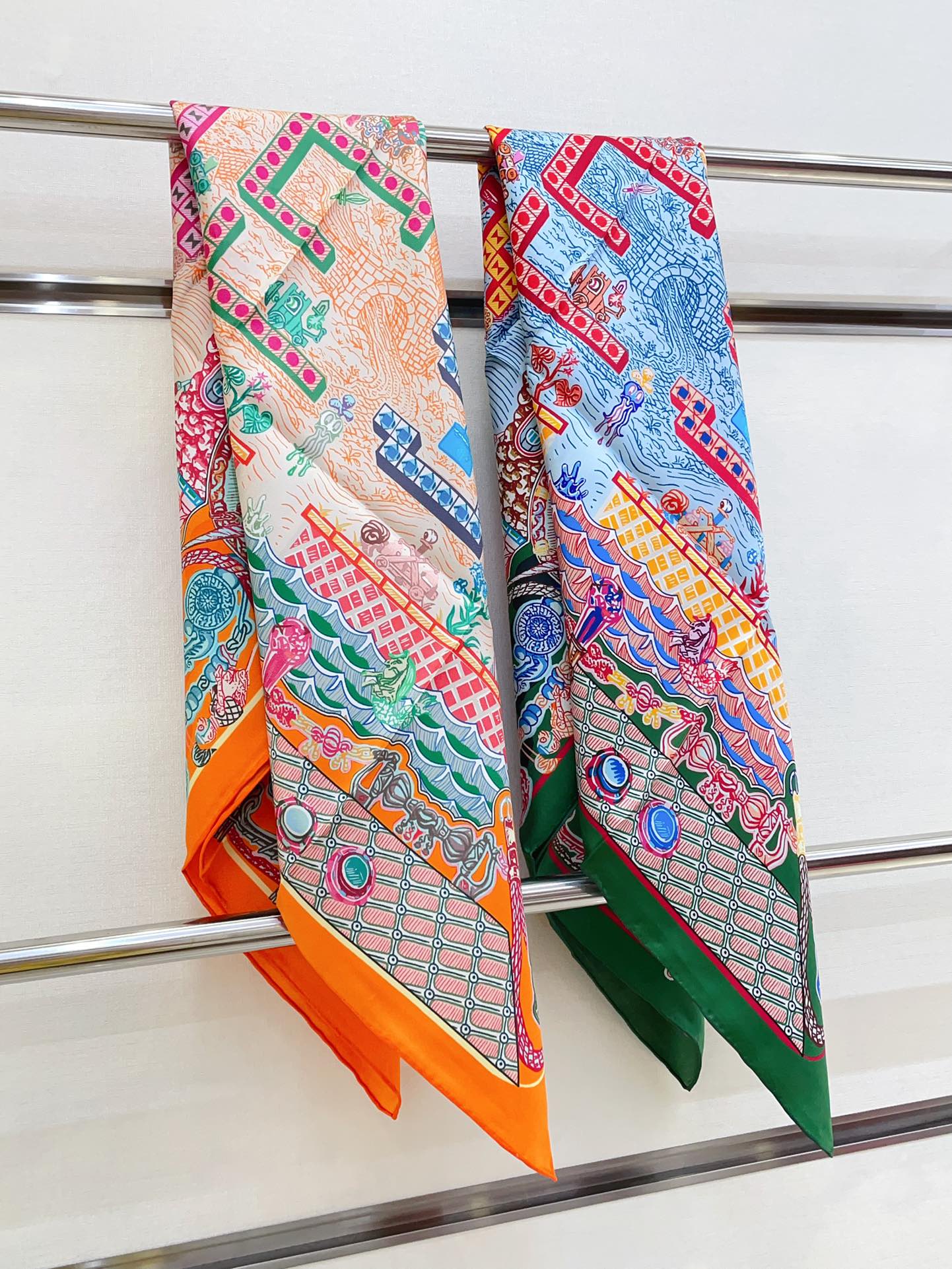 Gavroche Super Silk Quest Détail Scarf 90 CM In Green Colorful Silk Twill 274213