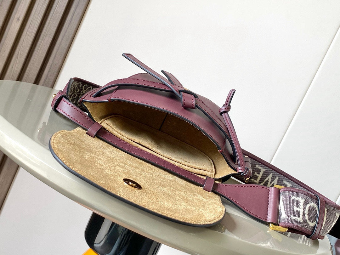 Loewe Saddle Bag 21 Burgundy Leather 280430