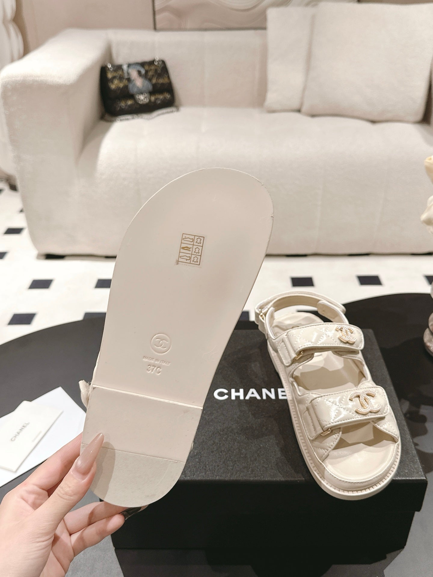 CC 25 Dad Deals Sandals Beige Cream Patent Leather 237593