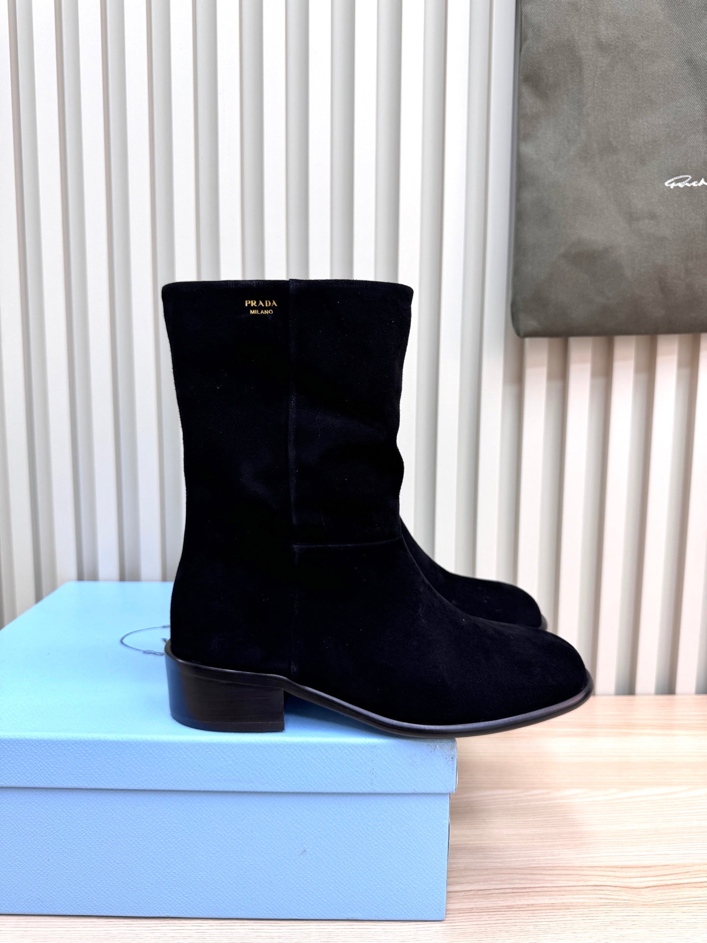 PRA latest mid-length boots black suede 443657