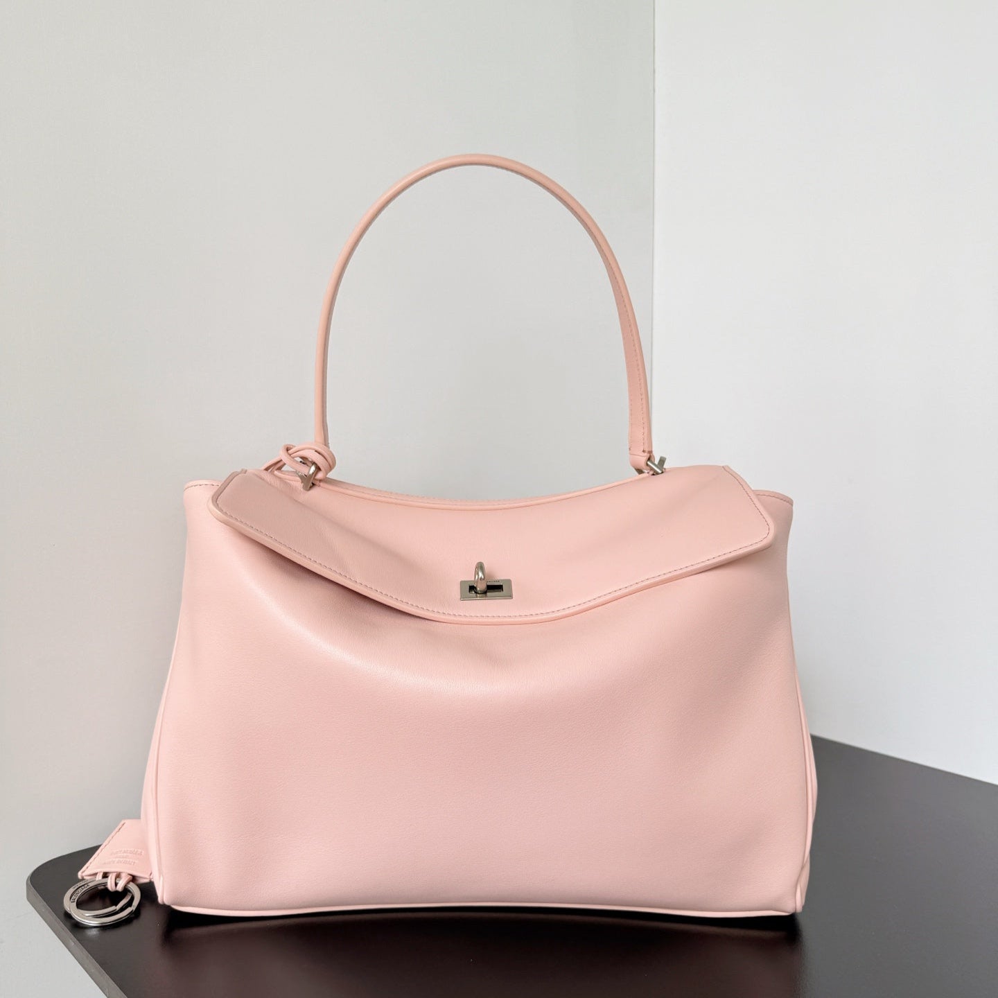𝗕𝗮𝗹𝗲𝗻𝗰𝗶𝗮𝗴𝗮 Rodeo 35 oversized bag pastel pink lambskin