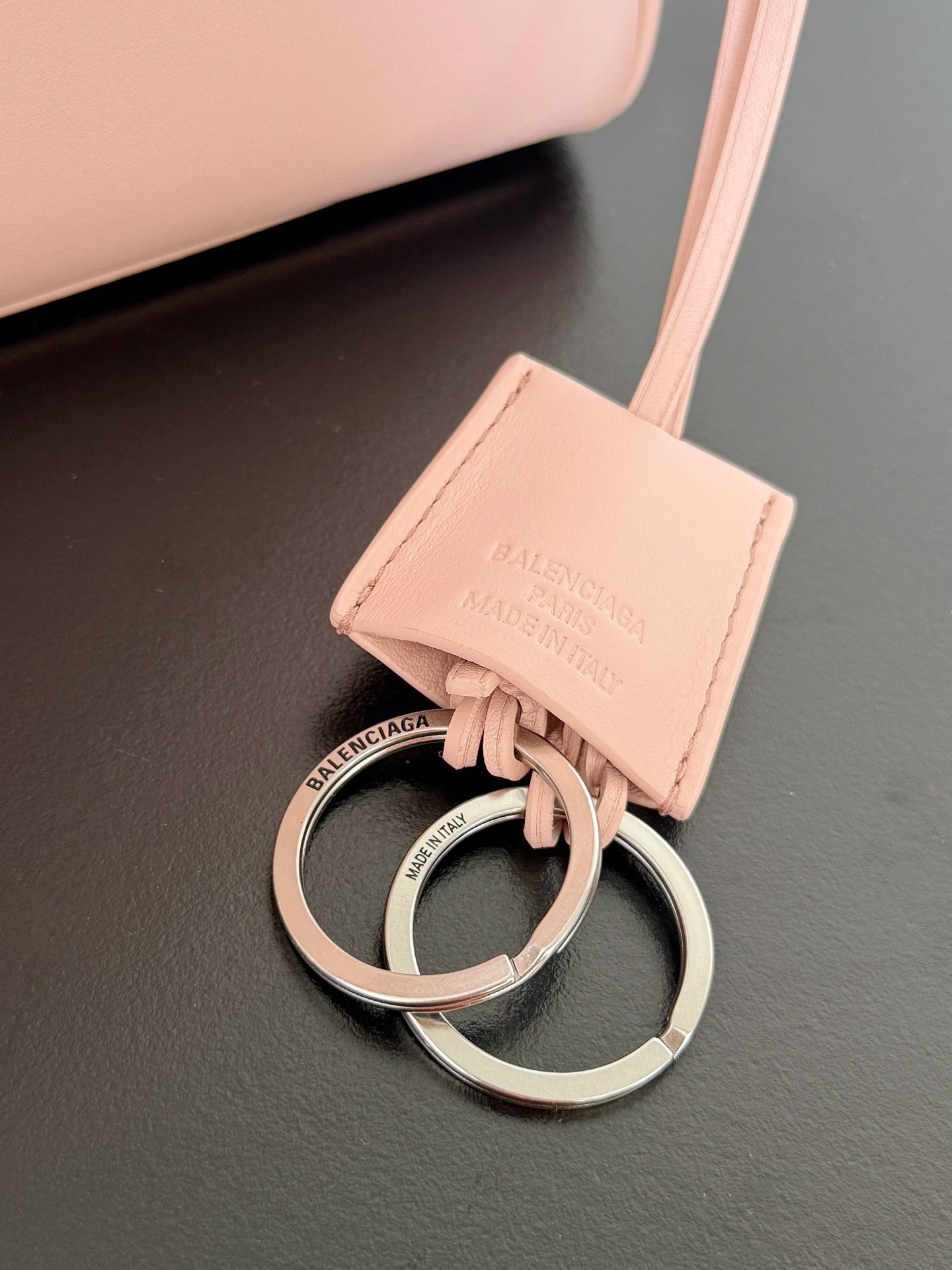 𝗕𝗮𝗹𝗲𝗻𝗰𝗶𝗮𝗴𝗮 Rodeo 29 oversized bag pastel pink lambskin