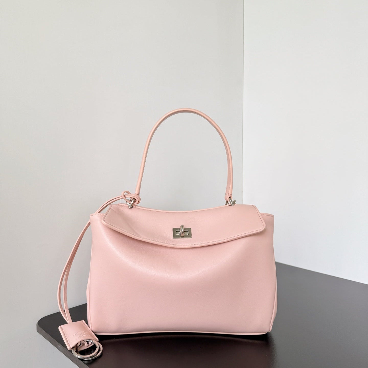 𝗕𝗮𝗹𝗲𝗻𝗰𝗶𝗮𝗴𝗮 Rodeo 29 oversized bag pastel pink lambskin
