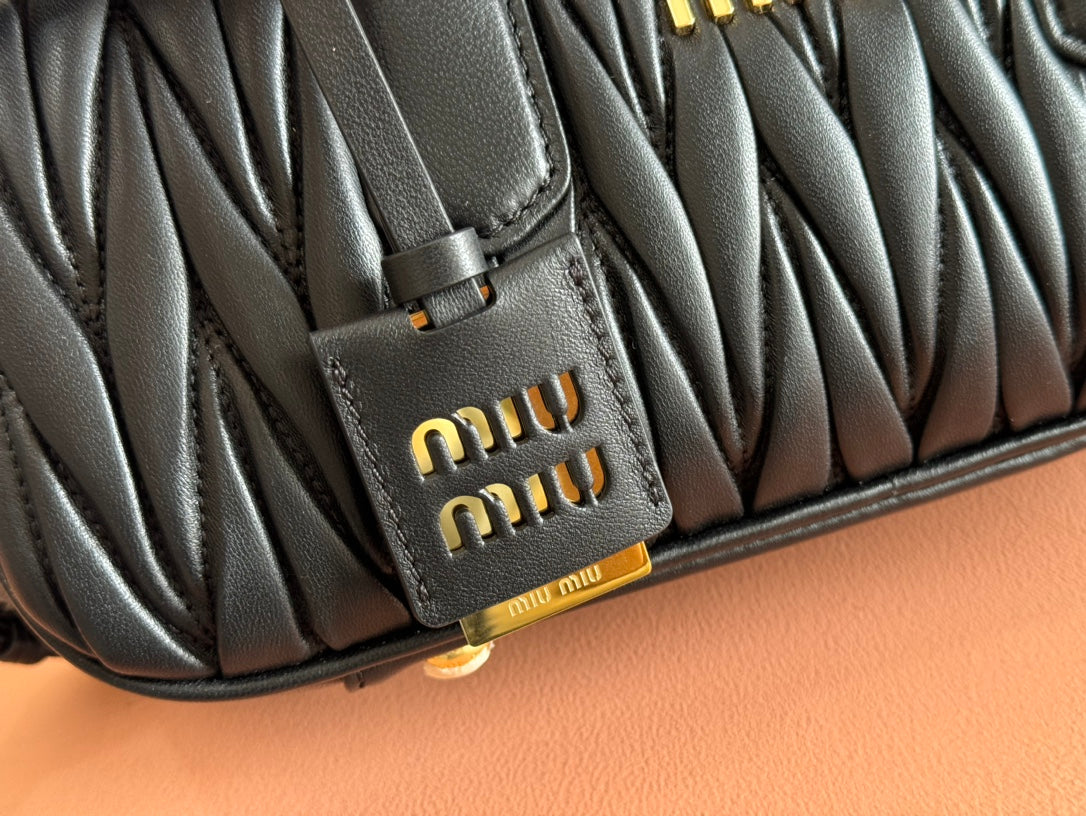 ARCADIE MATELASSÃ‰ BAG 27 IN BLACK CALFSKIN GOLD HARDWARE