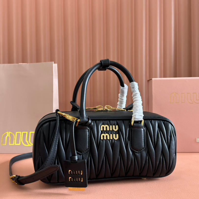 ARCADIE MATELASSÃ‰ BAG 27 IN BLACK CALFSKIN GOLD HARDWARE