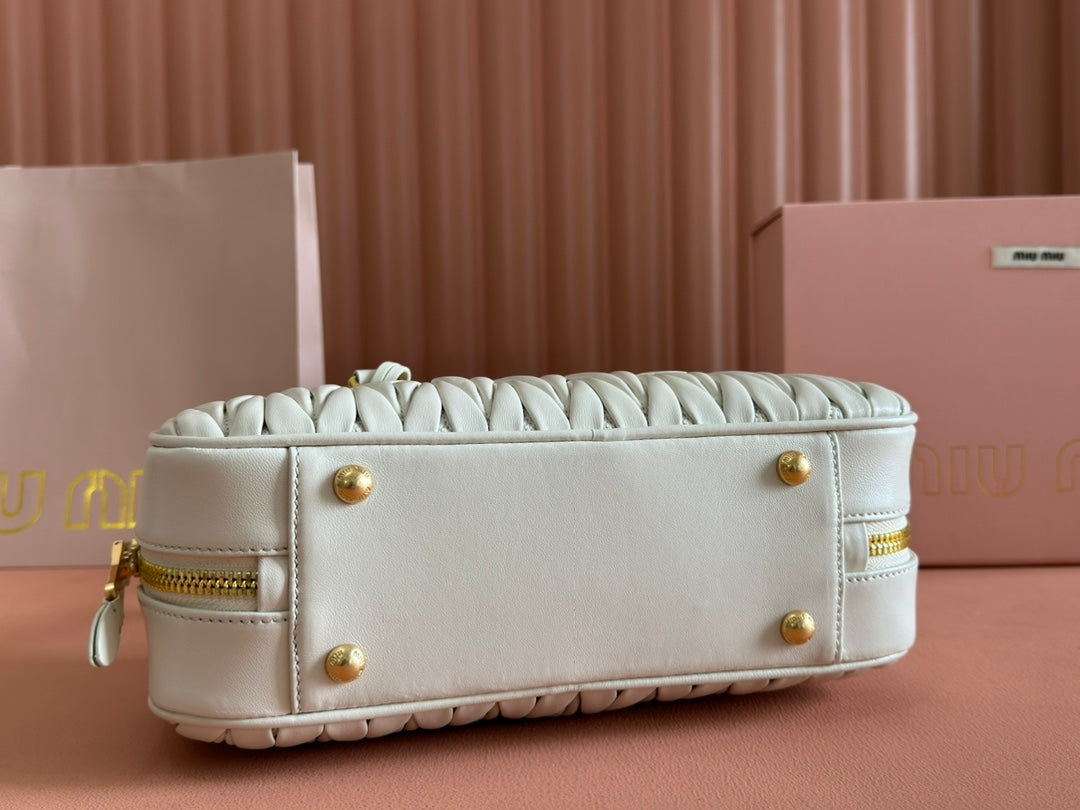 ARCADIE MATELASSÃ‰ BAG 27 IN WHITE CALFSKIN GOLD HARDWARE