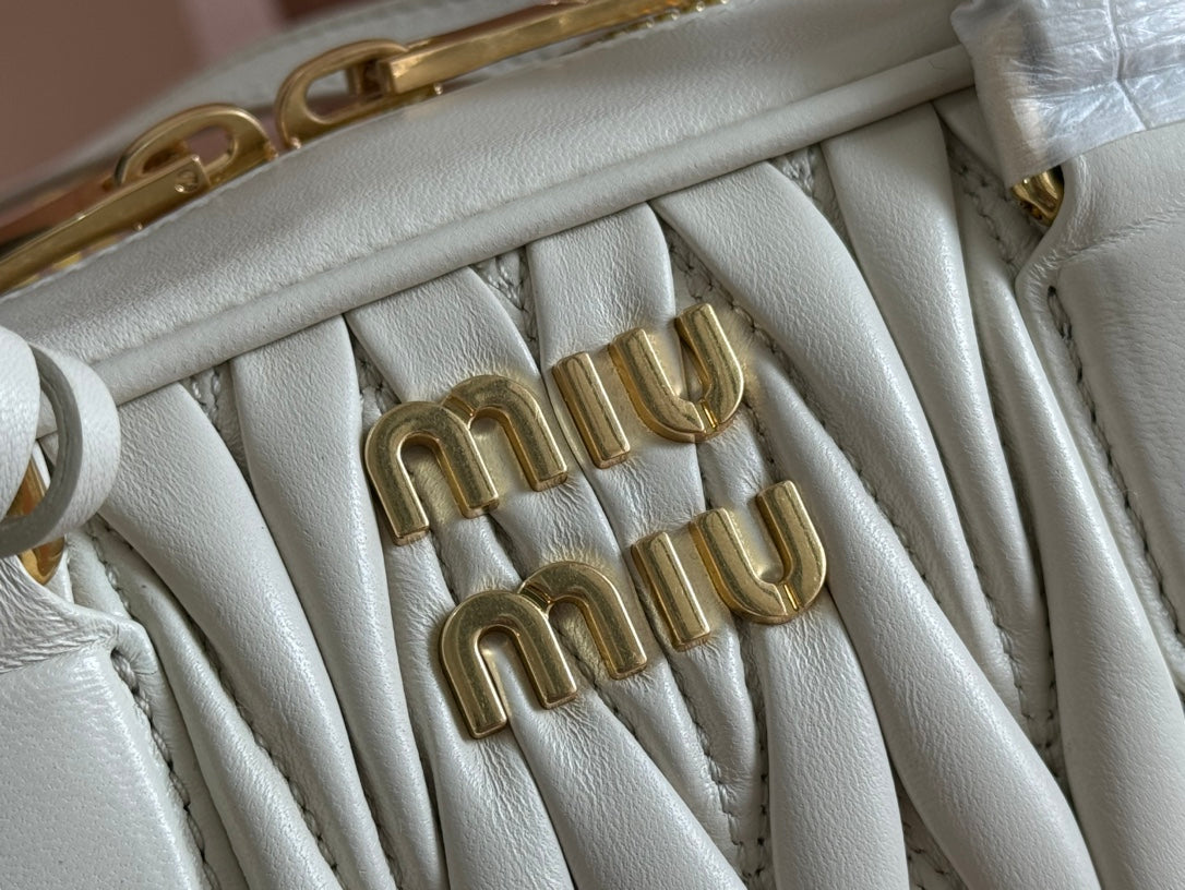 ARCADIE MATELASSÃ‰ BAG 27 IN WHITE CALFSKIN GOLD HARDWARE