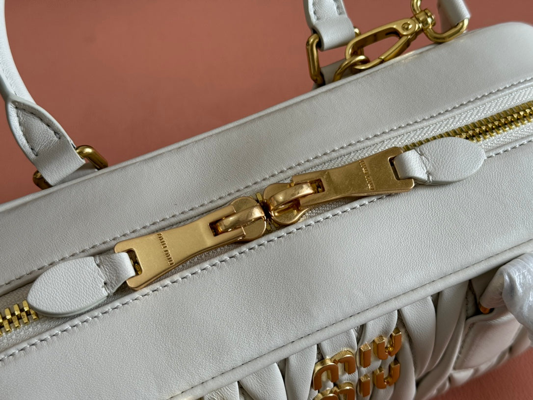 ARCADIE MATELASSÃ‰ BAG 27 IN WHITE CALFSKIN GOLD HARDWARE