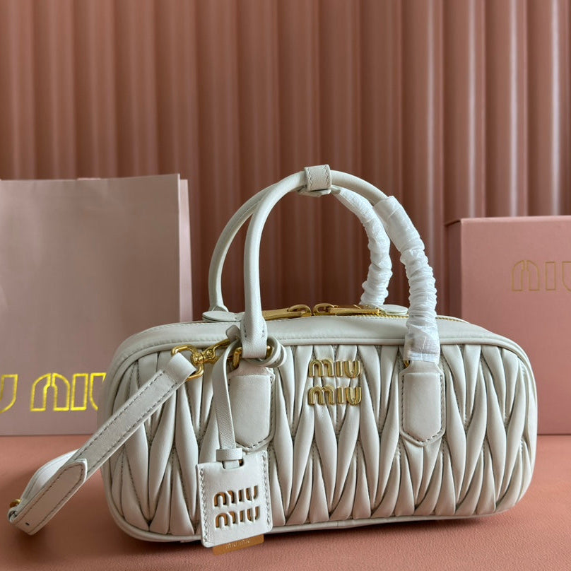 ARCADIE MATELASSÃ‰ BAG 27 IN WHITE CALFSKIN GOLD HARDWARE