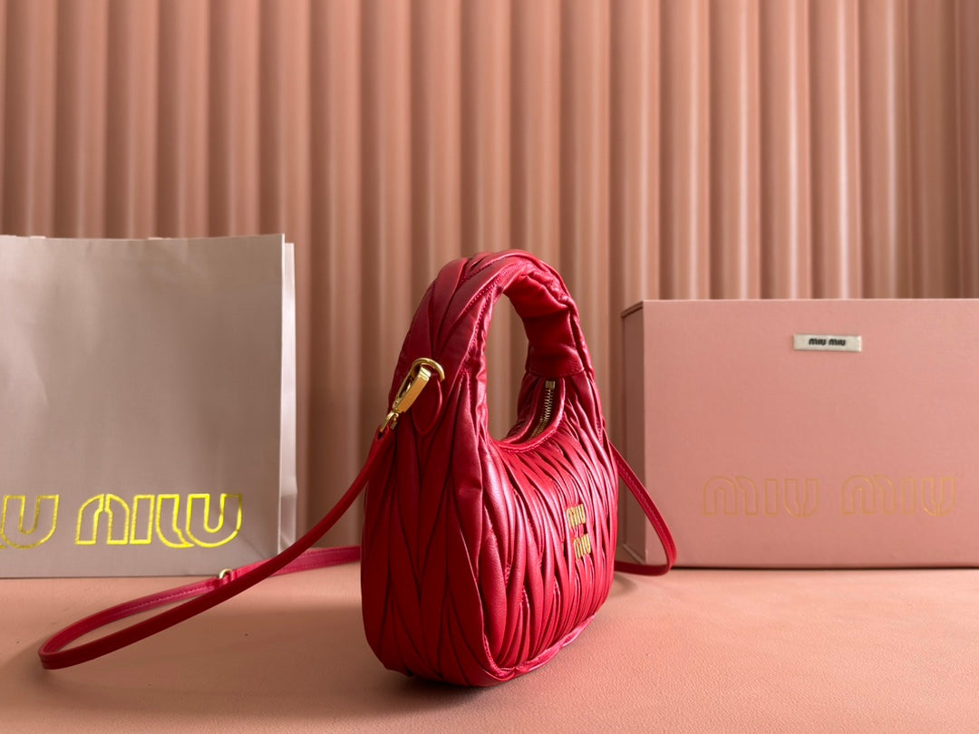 WANDER MATELASSÃ‰ HANDBAG 23 IN CERISE RED LAMBSKIN