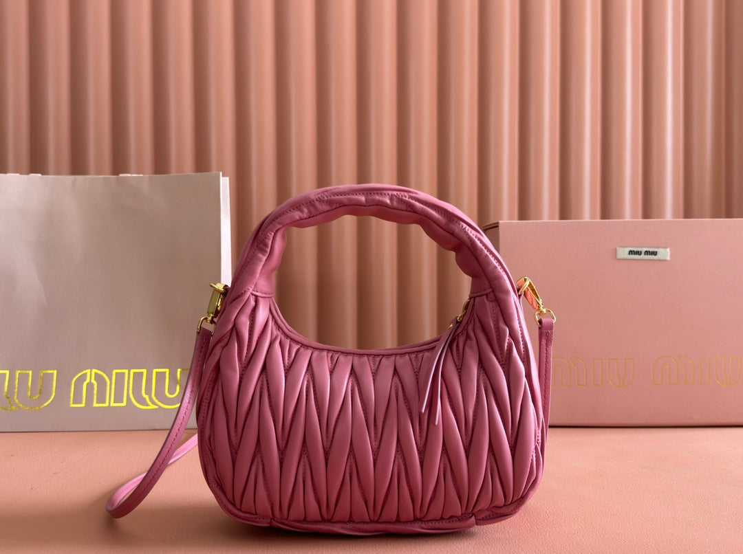 WANDER MATELASSÃ‰ HANDBAG 23 IN CONTESSA PINK LAMBSKIN
