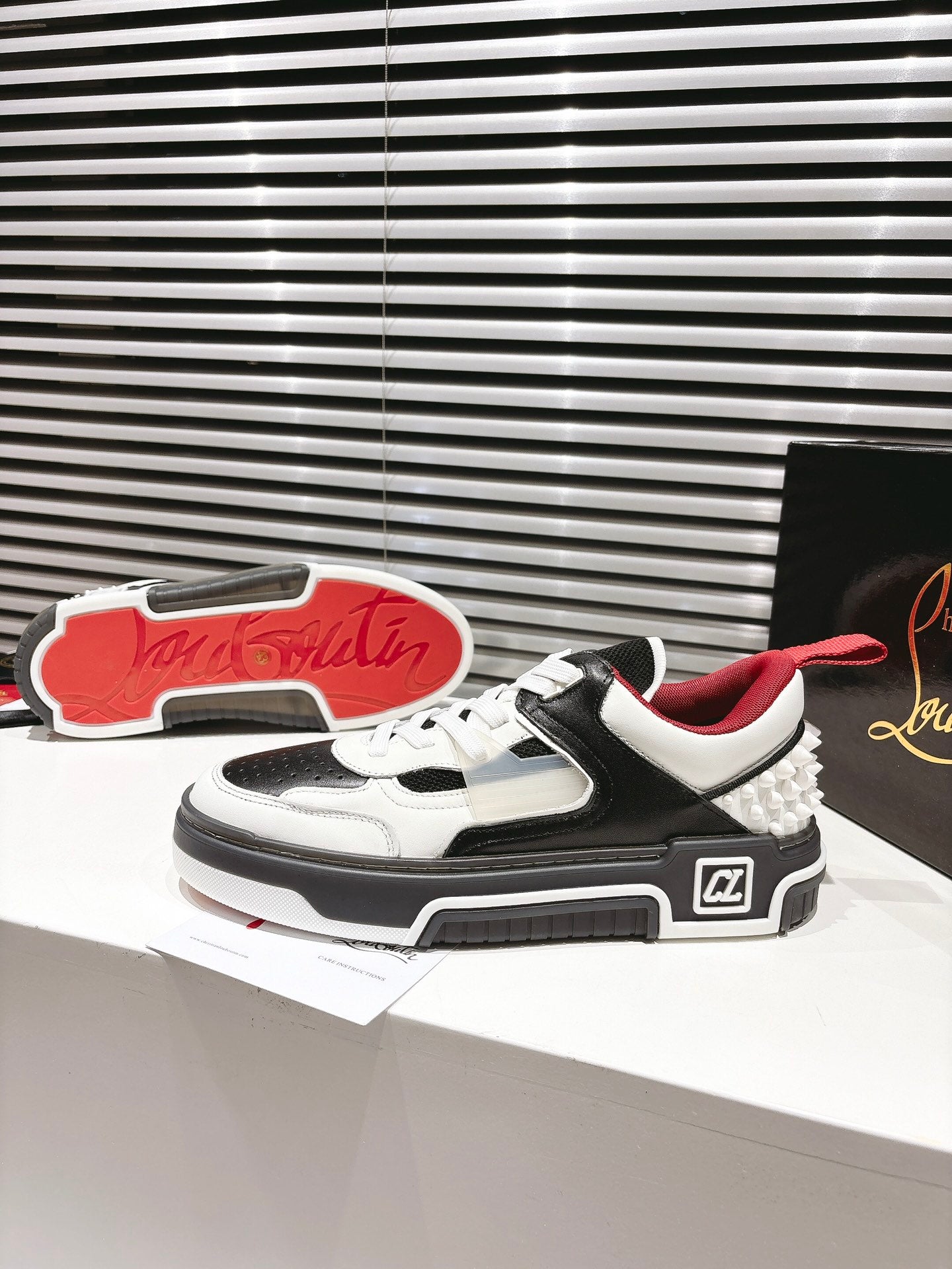 CL 25 Astroloubi Couple's Sneaker Black White Cowhide 323158