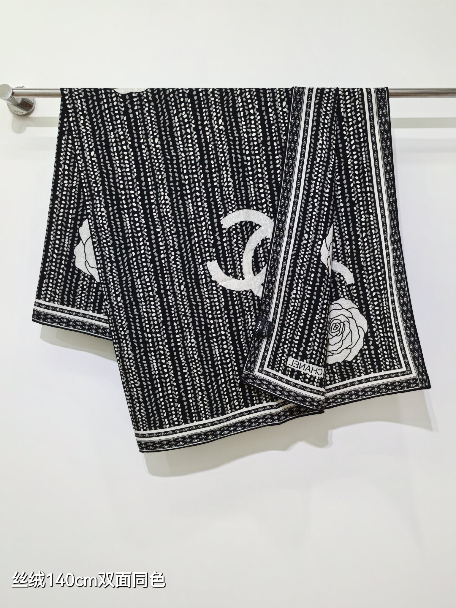 CC 25 Camellia Scarf 140CM Black Cashmere 293087