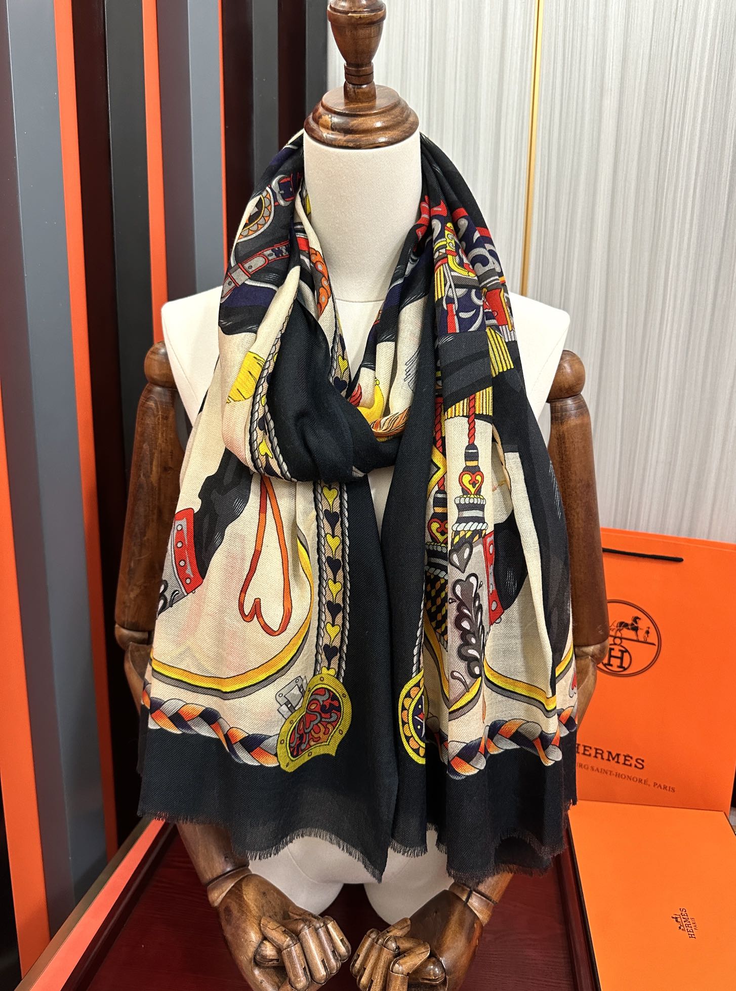 HM 25s Scarf 200cm Black Beige Cashmere 976423