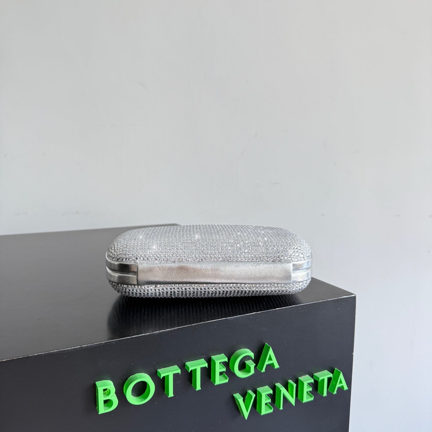 Bottega Veneta 2026 Knot Embellished Clutch 19cm Silver Crystal Leather Minaudière