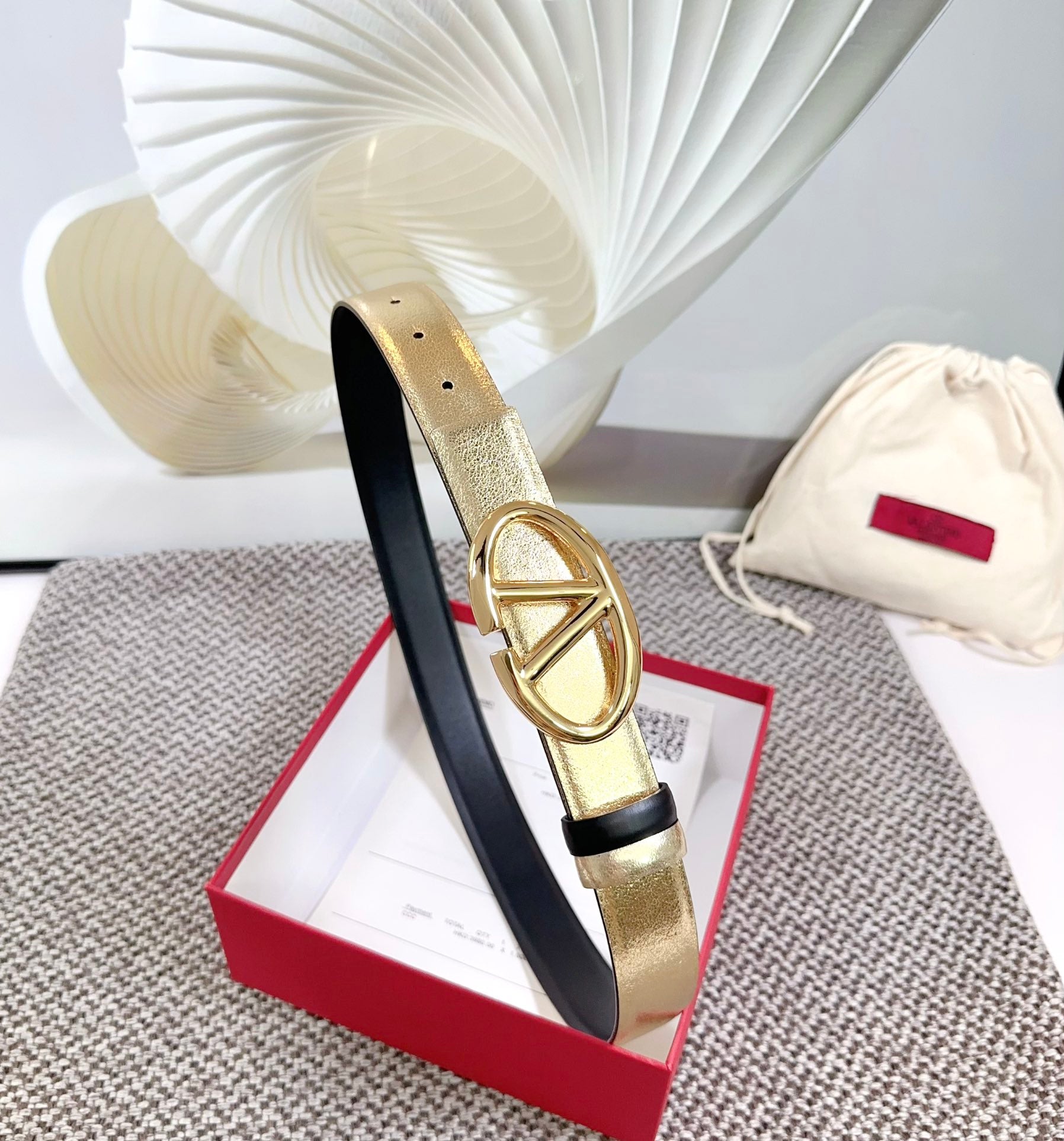 The Bold Edition Reversible Belt 30mm Gold Metalic Black Calfskin Gold Buckle