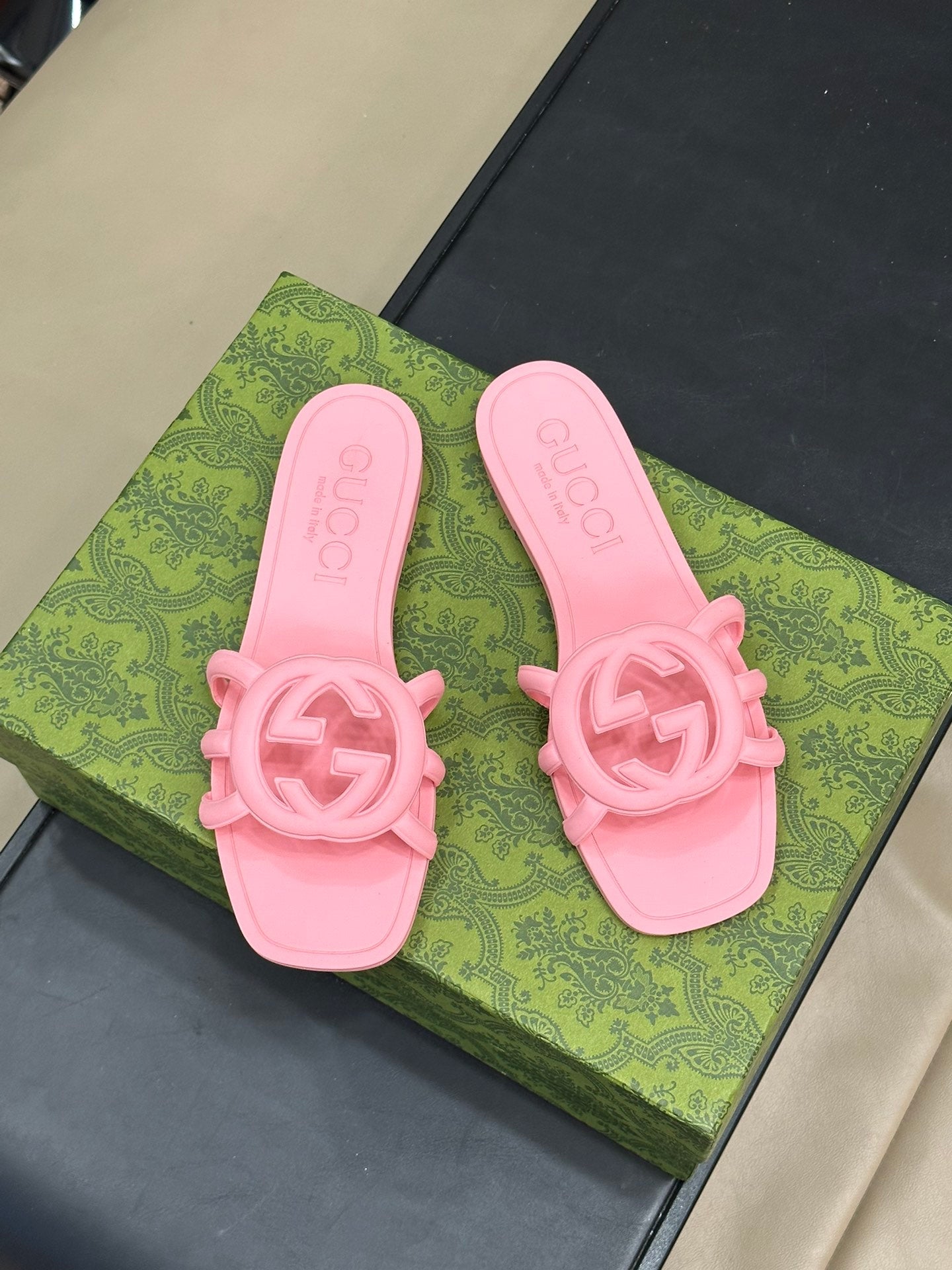 GG Interlocking Slide Pink