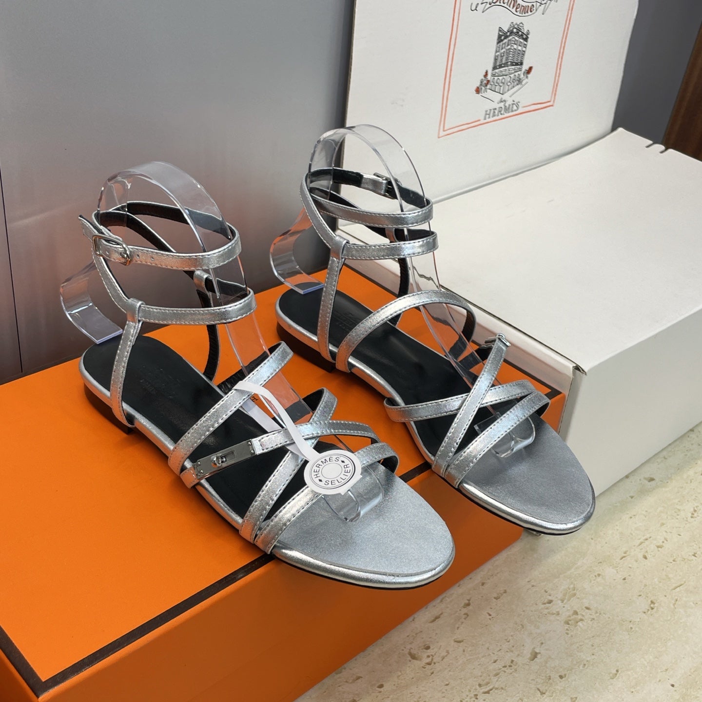 HM 26ss Kelly Sliver Buckle Sandals Sliver Calfskin 607163