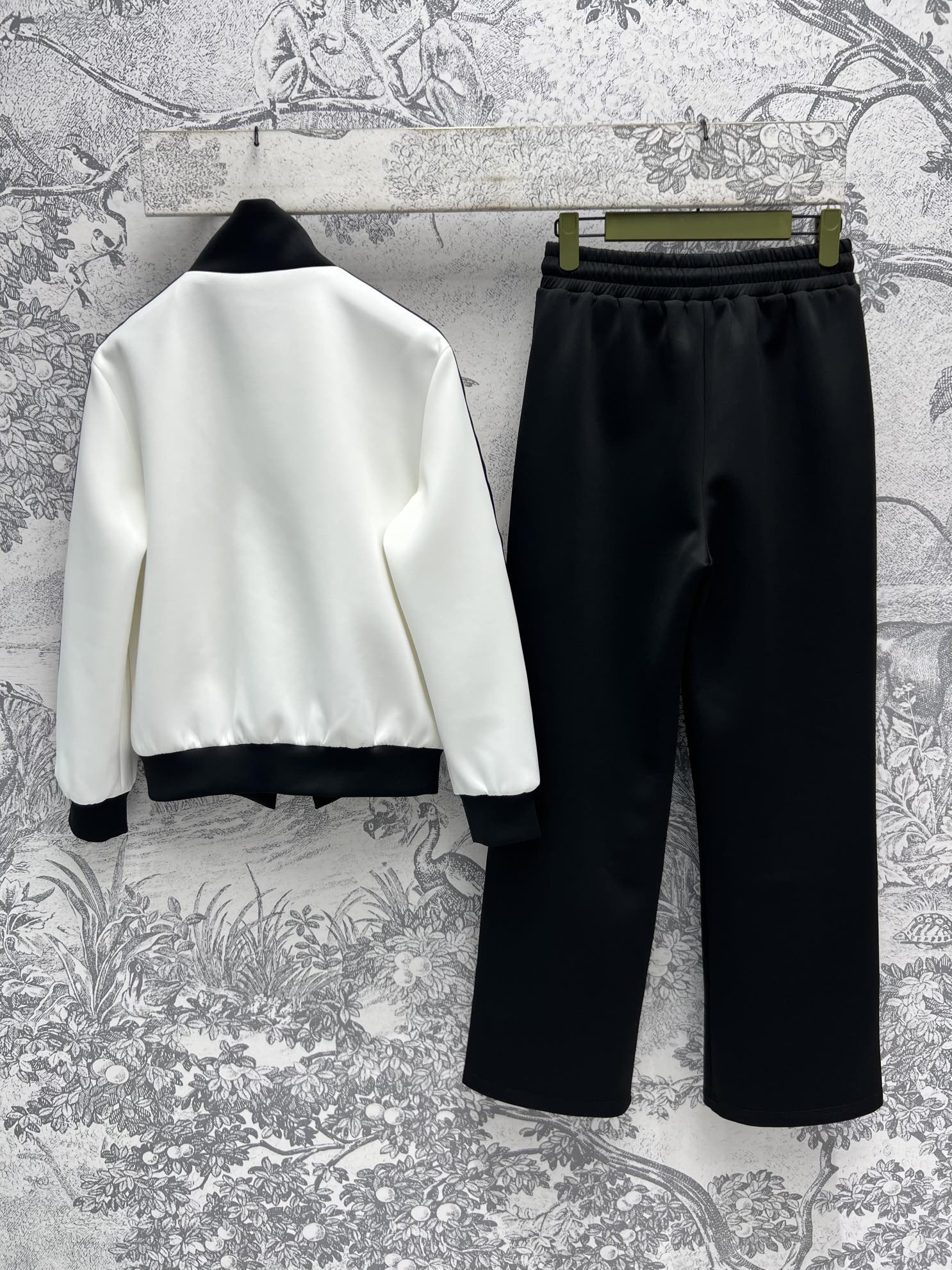 Gucci 25 Sport Suit Black White Acetate